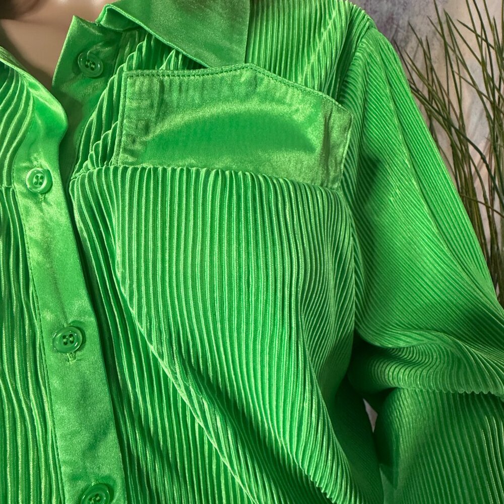 New 📌Blue B Accordion Pleated Kelly Green Long Sleeves Elastic Waist Romper - Picture 6 of 16